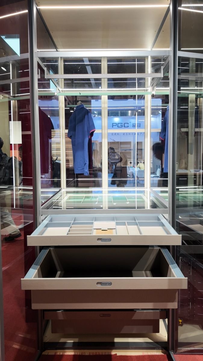 Fendi Series — Glass-fronted wardrobe with pull-out organiser drawers